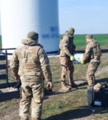 На Миколаївщині вибухотехніки знешкодили бойову частину «Шахеду», яка застрягла у гвинті вітряка