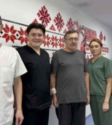 У Львові пацієнта з аневризмою черевної аорти прооперували через два проколи