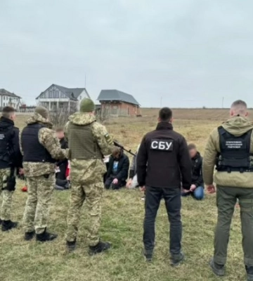 Рейс до Румунії за €10 000 «з носу»: прикордонники зупинили бус із 34 ухилянтами