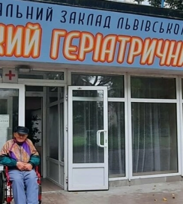 Біля геріатричного пансіонату у Львові помер 68-річний чоловік. Що відомо