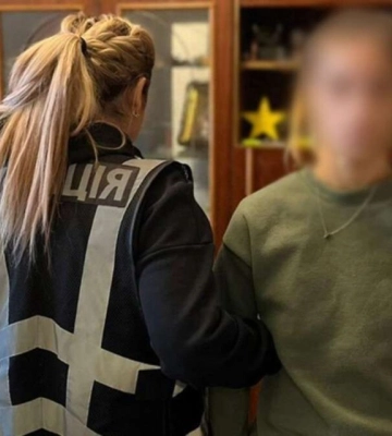 Псевдоволонтерка з Кривого Рогу спускала зібрані донати для ЗСУ на гру в казино