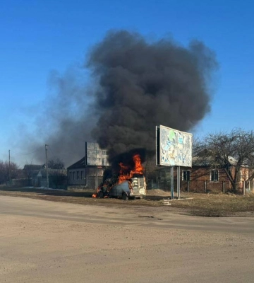 На Харківщині окупанти скинули вибухівку на автомобіль рятувальників