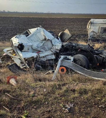 На Миколаївщині вантажівка перекинулася в кювет, водій загинув на місці (ФОТО)
