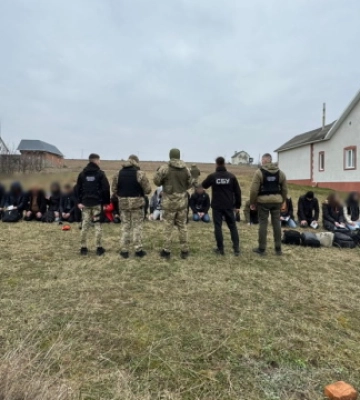 Жители 12 областей Украины: на границе с Румынией задержали автобус переполненный уклонистами