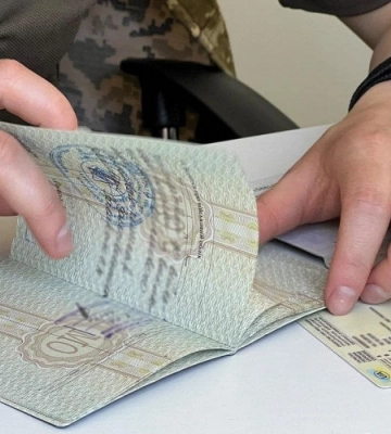 Замовив фальшиві документи через Вайбер: на Волині судили графічного дизайнера, який хотів втекти за кордон