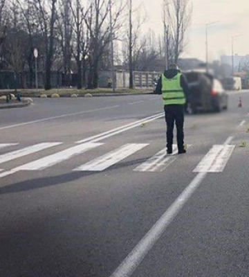 У Києві на нерегульованому пішохідному переході легковик збив 22-річну дівчину
