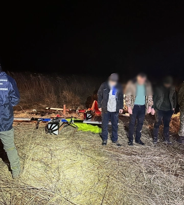 Троє закарпатців безпілотниками намагалися переправляти за кордон сигарети