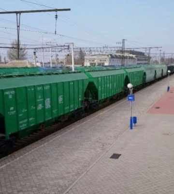 Рашисты продолжают вывозить украинское зерно через Мелитополь 
