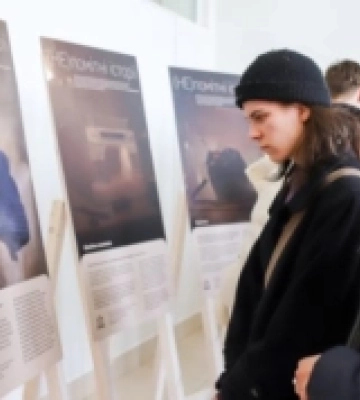 В Ізмаїлі на Одещині презентували фотопроєкт «(НЕ)помітні історії» про переселенців