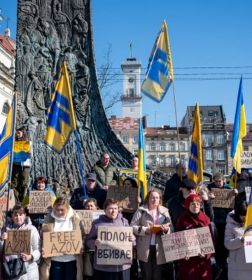Родные украинских военнопленных вышли на мирную акцию во Львове