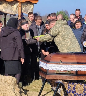 Поповнив ряди Небесного Легіону: на Волині попрощалися із бійцем Віктором Козачуком