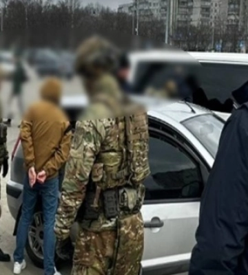 На Сумщині правоохоронці викрили групу торговців зброєю