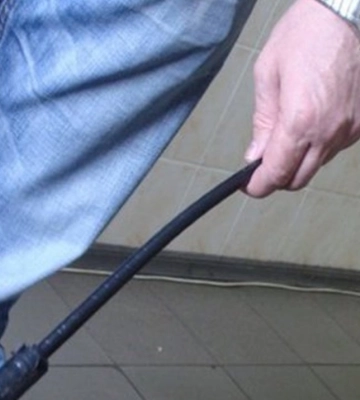 На Хмельниччині судитимуть чоловіка, який металевим прутом побив маленького сина співмешканки