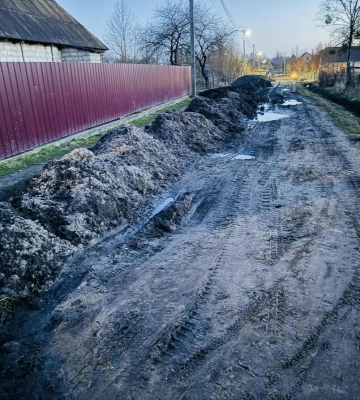 Втратив ноги на фронті: захисник з Волині самотужки організував ремонт вулиці у селищі