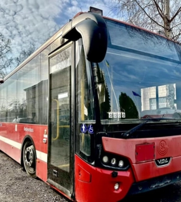 Замінить переданий для ЗСУ: ліцей на Рівненщині отримав шкільний автобус
