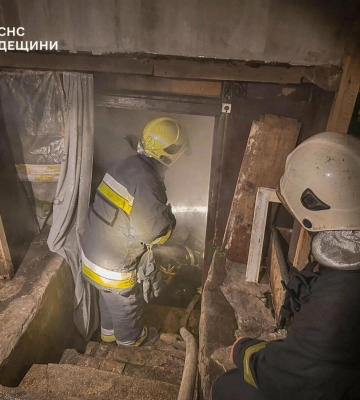 Коротке замикання: одеські вогнеборці врятували від вогню житлову квартиру, - ФОТО