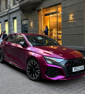 В Киеве заметили сверхмощный заряженный Audi в необычном цвете 