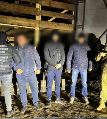 На Одещині ухилянти намагалися виїхати за кордон у вантажівці для тварин