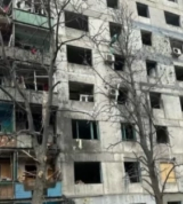 РФ атакувала Мирноград на Донеччині: 11 людей поранені, пошкоджені десятки будинків та авто