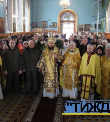 Намісник Михайлівського Золотоверхового монастиря відслужив у Тростянці святковий молебень
