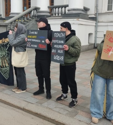 На Полтавщині у двох містах влаштували акцію &quot;Не мовчи! Полон вбиває!&quot;