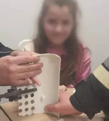 Пальці застрягли в кріслі. Рятувальники допомогли 6-річній дівчинці зі Снятина