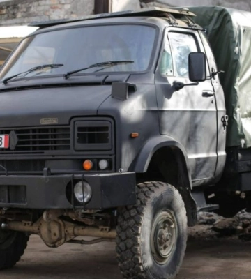 Батьки загиблого захисника з Одещини придбали для військових унікальний евакуаційний автомобіль