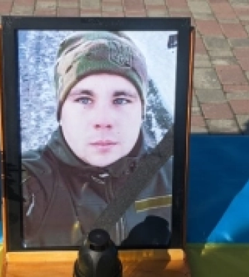 У Корці зустріли жалобний кортеж із тілом захисника