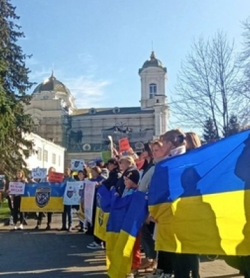 &quot;Не мовчи! Полон вбиває!&quot;: акція на підтримку полонених захисників Маріуполя відбулась у Луцьку