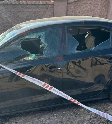 У Кривому Розі невідомі розстріляли автомобіль, є постраждалий