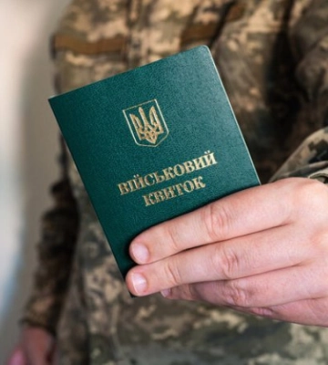 На Волині судили військового, який продав через інтернет гранатомет та два пістолети