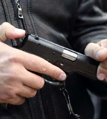 У Кривому Розі невідомі розстріляли автомобіль: постраждав чоловік