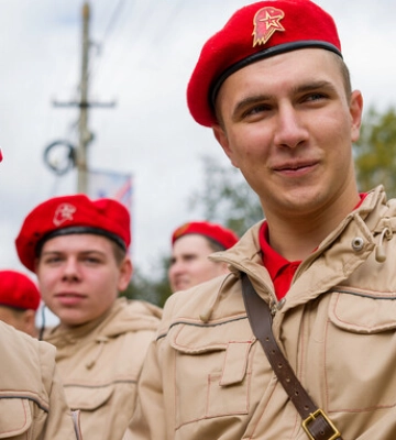 У Криму росіяни обіцяють дітям «преференції» за вступ у «Юнармію»