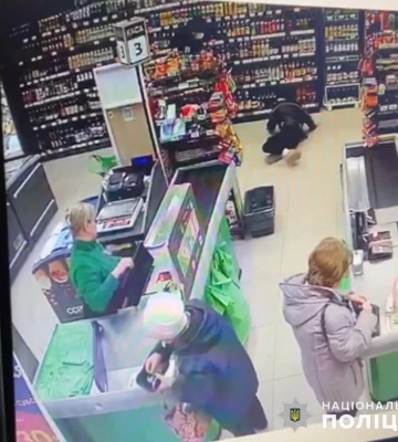 В Каменце-Подольском мужчина совершил нападение с ножом во время ссоры в супермаркете, ранены супруги