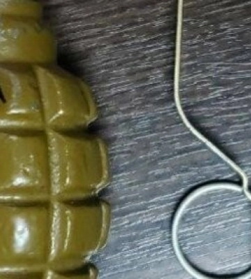 На Дніпропетровщині біля школи знайшли бойову гранату