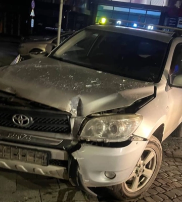 В Ужгороді у вітрину крамниці у центрі міста в’їхав водій без посвідчення водія