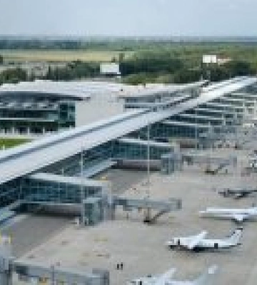 Відновлення пасажирського авіасполучення в Україні: експерт пояснив, чи безпечно запускати аеропорти