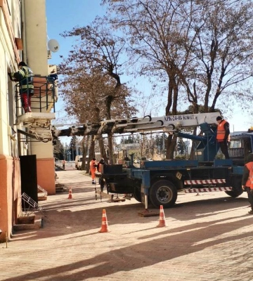 Коммунальщики устраняют последствия «прилета» по Харькову 