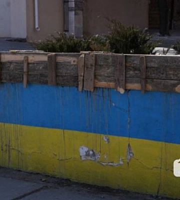 У Кривому Розі волонтери розпочали відновлення Народної стели Героїв