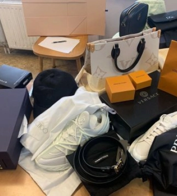 Водія міжнародного рейсового автобусу спіткала невдала спроба завезти в Україну недешеві «лахи» без декларування