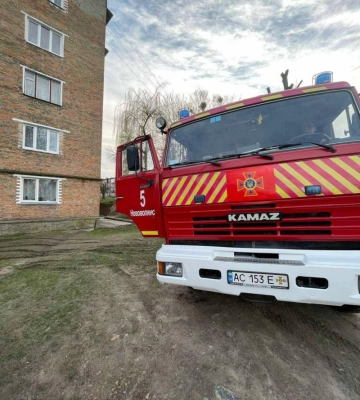 На Волині рятувальники визволяли бабусю, яка стала заручницею власної оселі