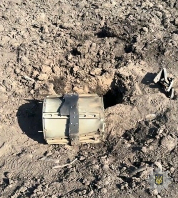 На Дніпропетровщині в полі знайшли бойові частини «шахедів» та ворожої ракети (відео)