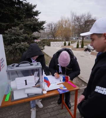 Обустроили &quot;участки&quot; во дворах: как в Мариуполе оккупанты проводят досрочное &quot;голосование&quot; на &quot;выборах путина&quot;