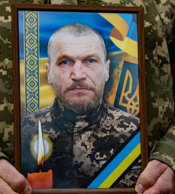 В Ужгороді попрощалися із полеглим захисником Олексієм Хотіним