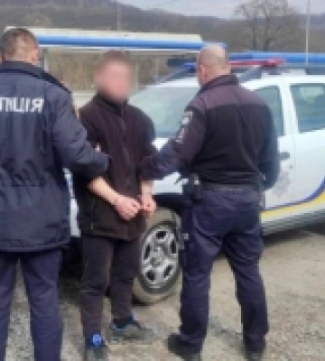 На Ужгородщині крадія мотоцикла ловили у лісі