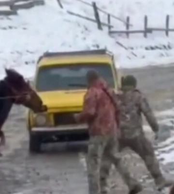 Напад з сокирами на працівників ТЦК на Буковині: чоловіків арештували без права на заставу