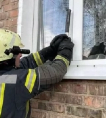 На Волині рятувальники визволили пенсіонерку, яка впала й не могла самотужки підвестися