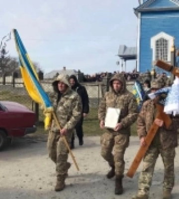 У Новому Корці в останню дорогу провели воїна Дмитра Устименка