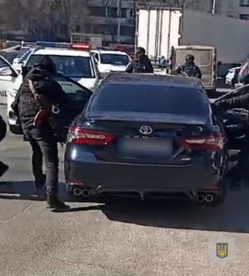 Злочинна група, яка під виглядом правоохоронців та співробітників ТЦК ошукувала громадян, затримана у Києві, - Нацполіція