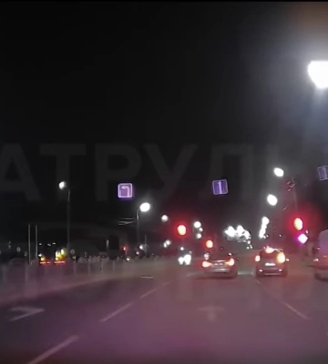 У Луцьку п’янючого водія Infiniti, який розсікав вулицями, патрульним здали свідки. Відео